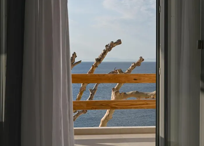 מלון דירות Iliada (adults Only) 4*